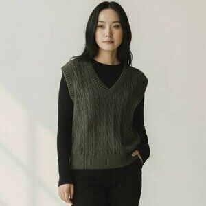 Love Tree Green cable knit vest size small